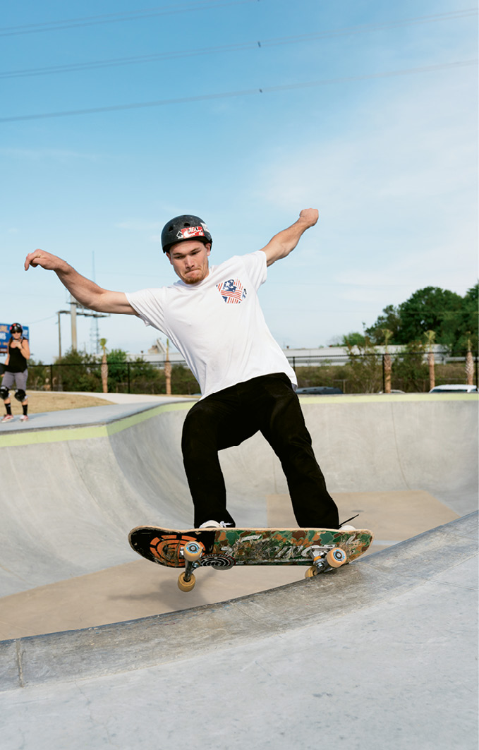 &quot;Frontside grind&quot; in the intermediate bowl