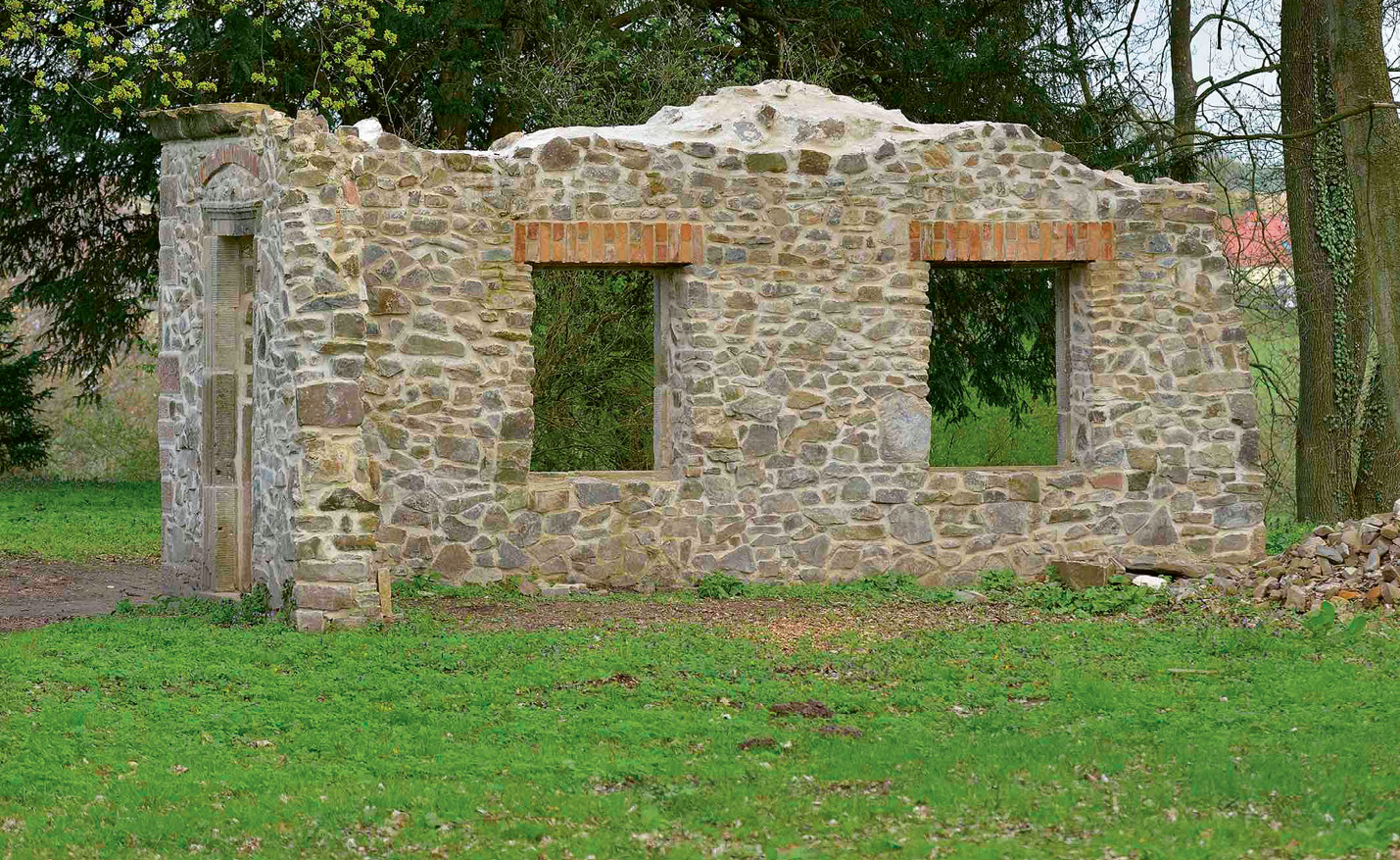 The ”Charleston Place” monument