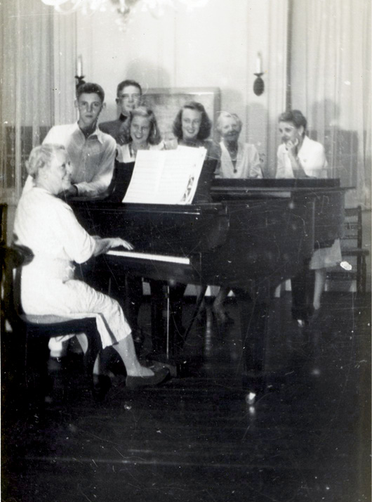 The McInvaill family&#039;s last visit with Alice in January 1958, before she died of a heart attack the following month