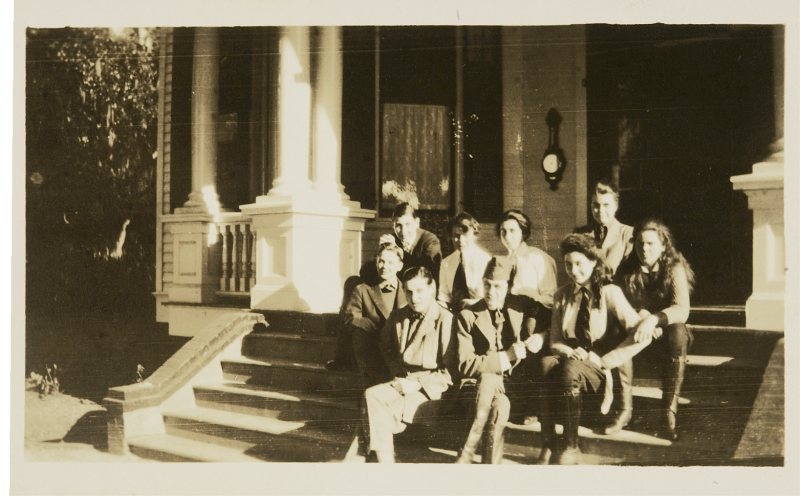 The Baruch children and other relatives gather on the porch of “Old Relick” in 1918.