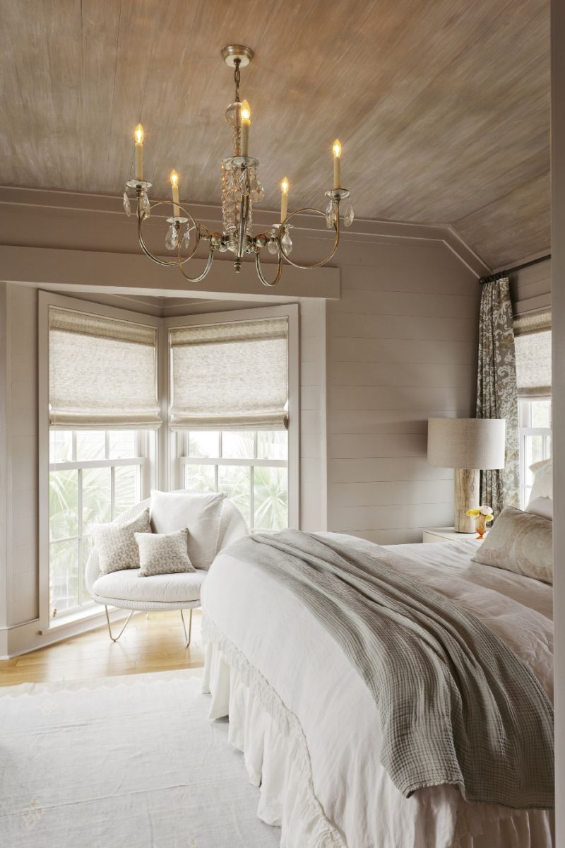 Clowney’s beak window in the master (with ceiling faux-painted like driftwood) expands the ocean view from the rear of the house.