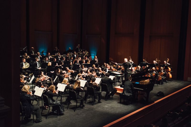 Top Pops: Bekker has served as the CSO’s principal pops conductor since 2016, delighting audiences with a repertoire of classics and popular tunes. (Above) At the CSO League 2018 Concert Gala performing the music of Bernstein and Gershwin with Grammy-nominated pianist Paul Sánchez