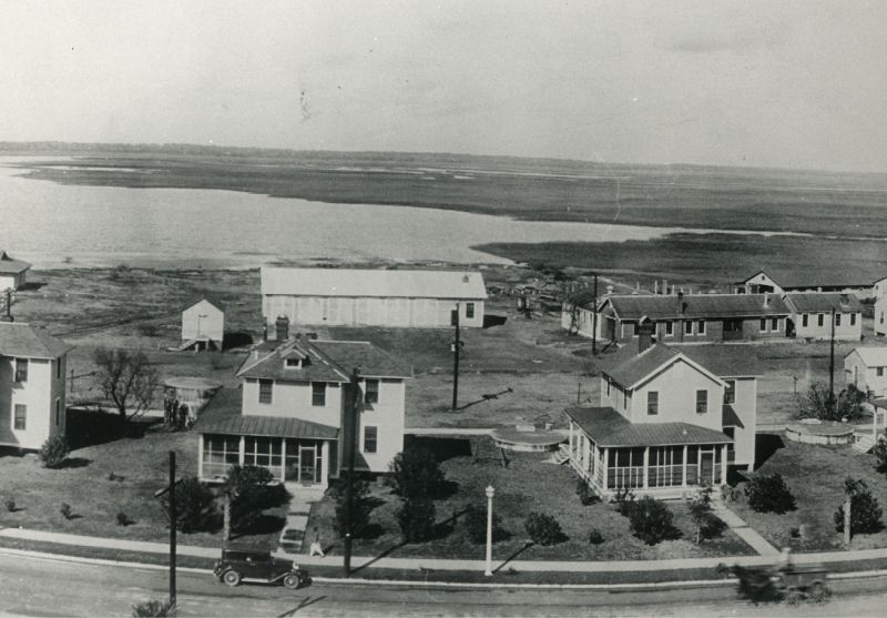 Houses near Station 17 and Fort Moultrie in 1930.