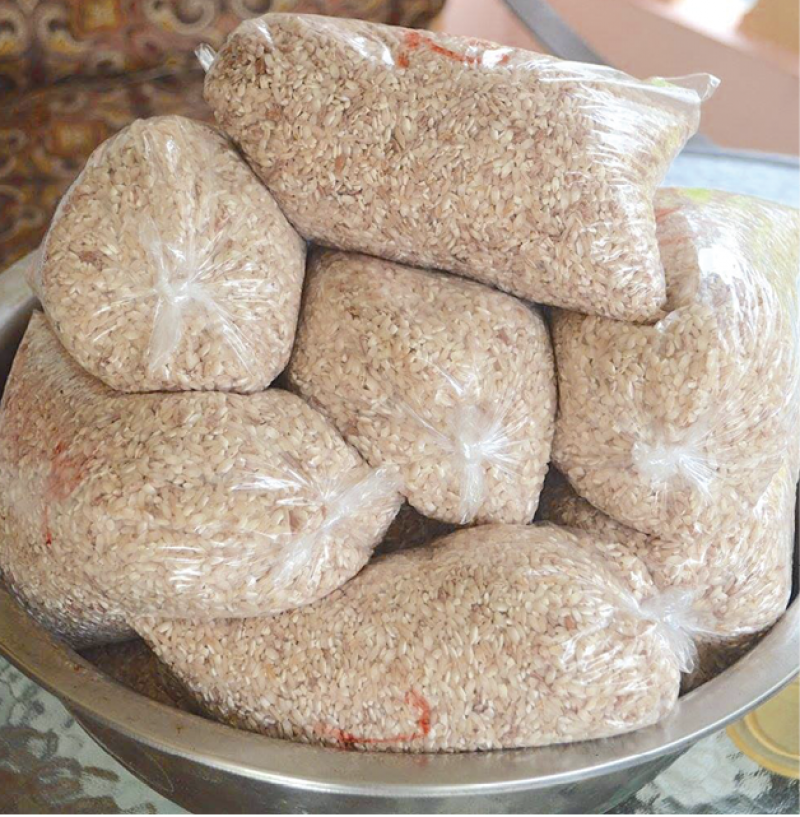 Hulled rice.