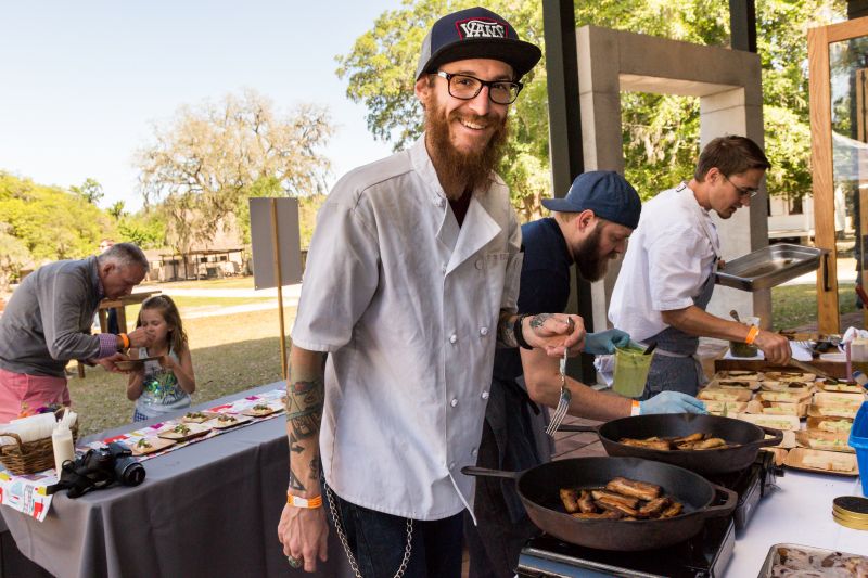 Axel Peyton of Poogan’s Smokehouse preparing pork hoagies
