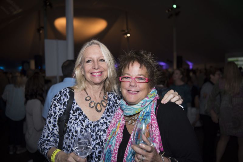 Liz Youngs, Lisa Moore