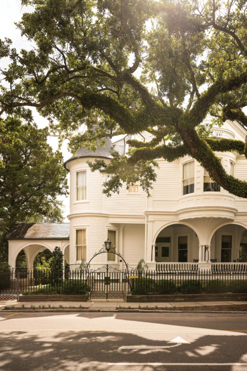 Eddie Fava of e e fava architects and Tupper Builders restored the iconic Queen Anne-style  facade to its original splendor, removing in-window AC units and repairing compromised areas of the piazza.
